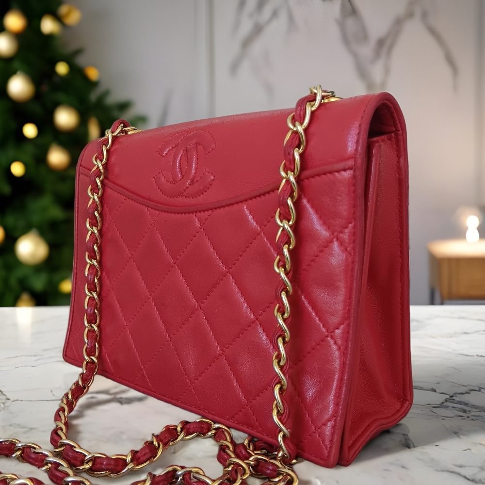 ​🌹 RARE CHANEL Vintage Red Lambskin Diana Flap Bag - 24K Gold Hardware 🌹 - Picture 6 of 17